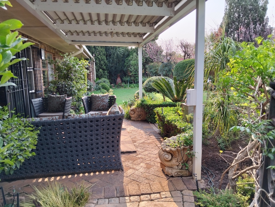 4 Bedroom Property for Sale in Van Der Hoff Park North West